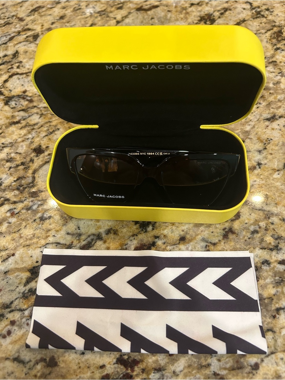 Marc Jacobs Sunglasses Tortoise Shell Logo Print Brown Lens